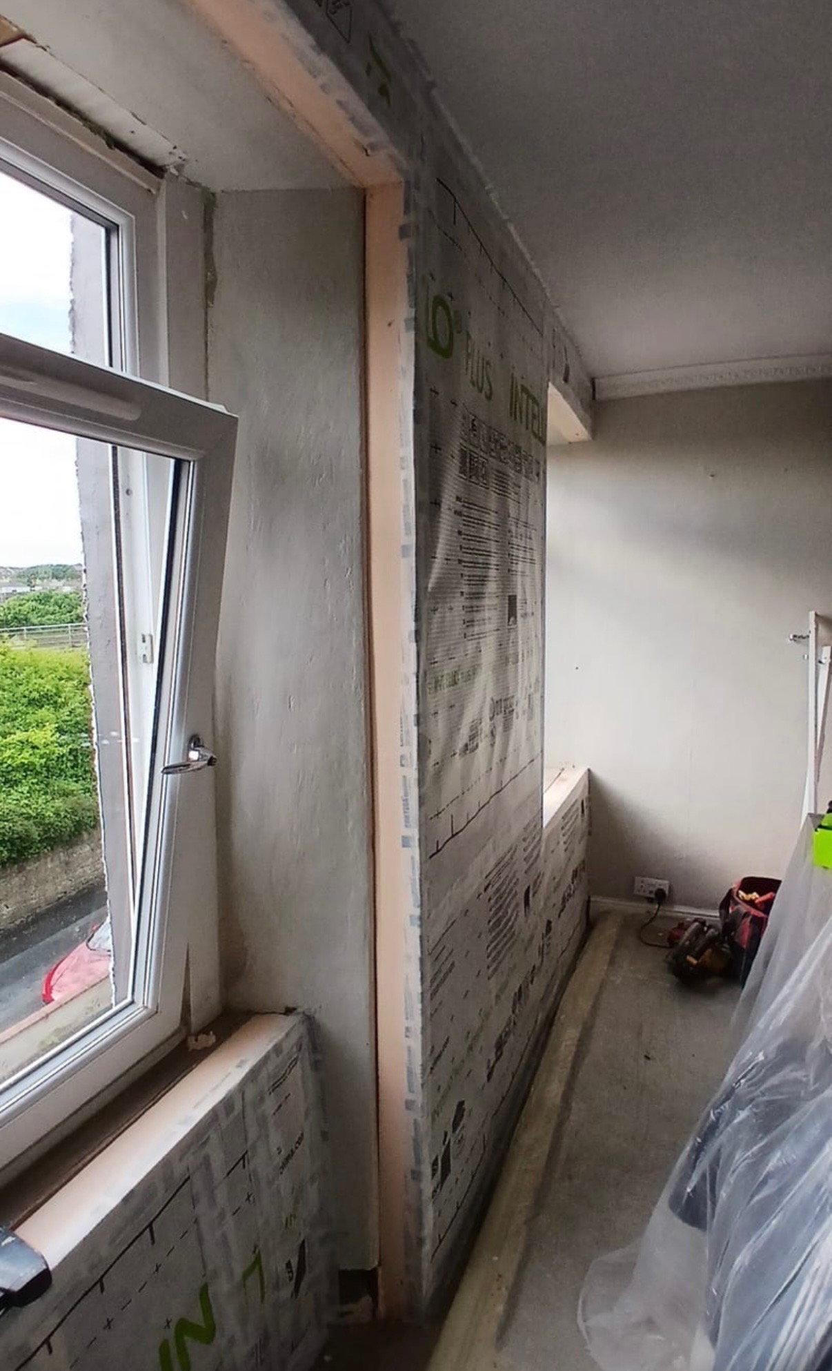 Step 3 — Sealing the vapour barrier